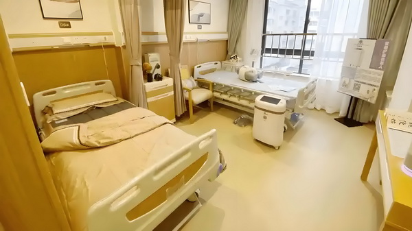 非应届生落户深圳_男子报警称遭抢劫监控拍下其与对方握手(图) 撞上一辆野猪城际快车